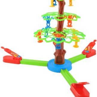 Забавна детска игра - кой ще закачи повече жабки на дървото