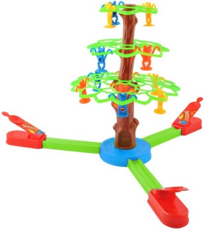 Забавна детска игра - кой ще закачи повече жабки на дървото