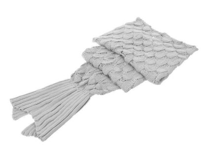 Одеяло за диван във формата на опашка в сив цвят